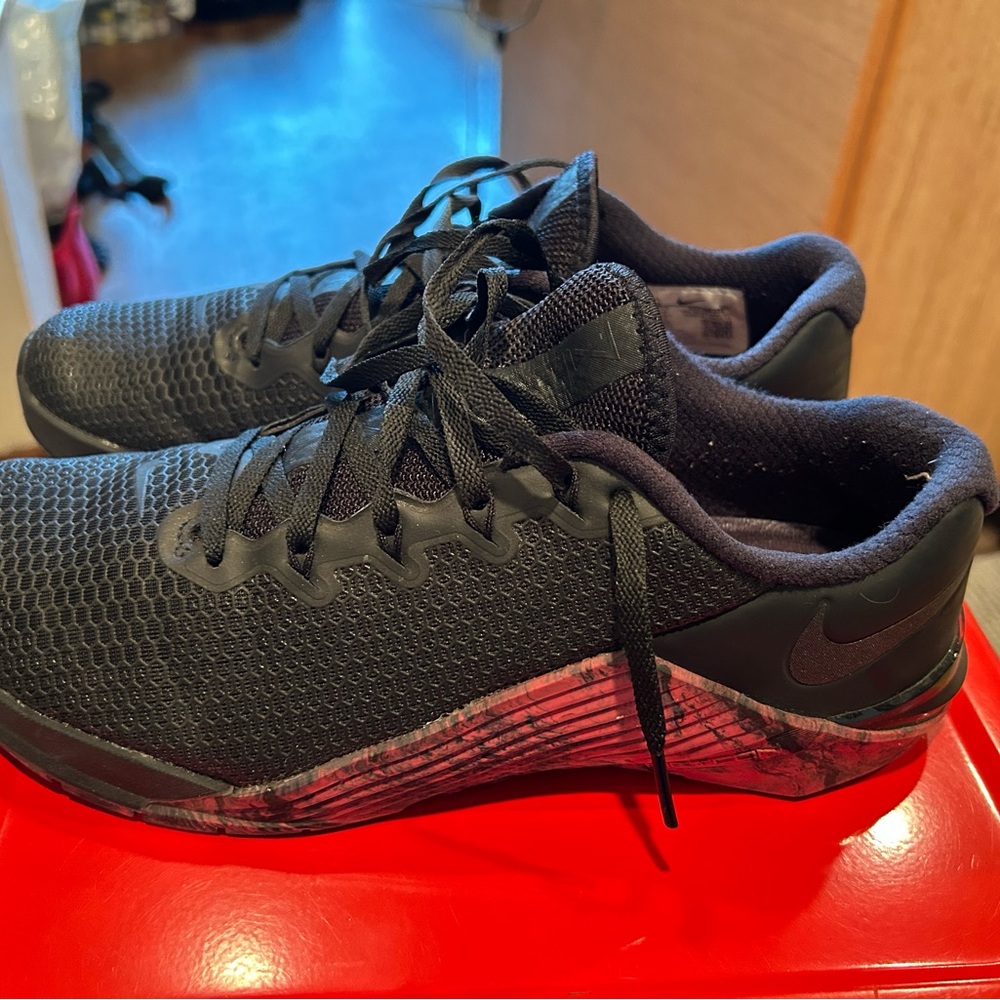 Nike Men’s  Metcon 5 Black and Red Athletic Shoes
